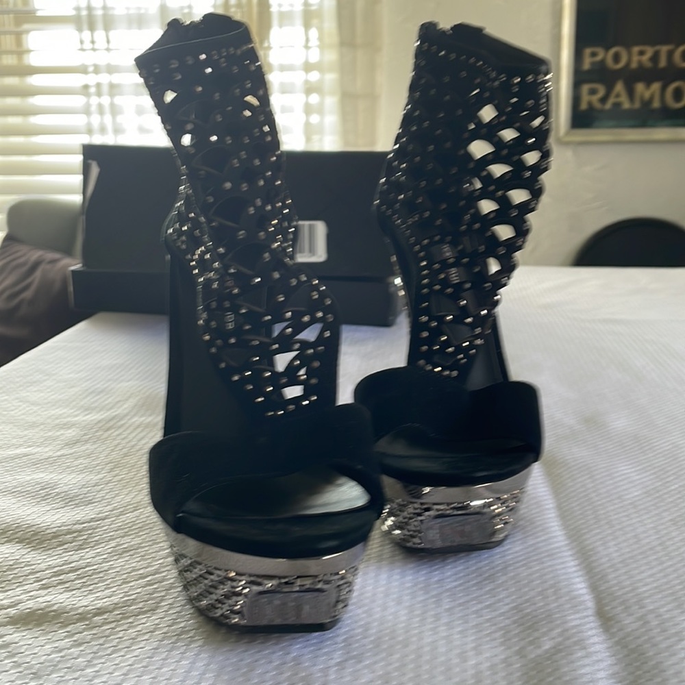 Chinese Laundry Elise corkscrew black suede open toe platform heels size 6 M